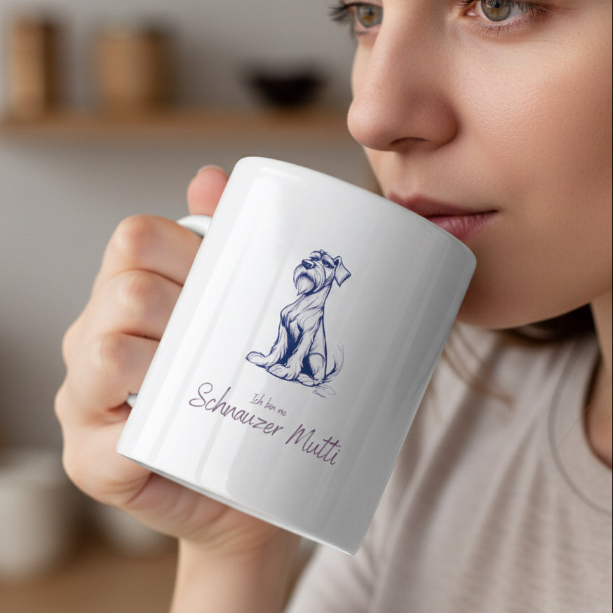 Schnauzer-Tasse mit Spruch „Ich bin ’ne Schnauzer Mutti“ – Keramiktasse in Weis mit handgezeichnetem Schnauzer-Motiv